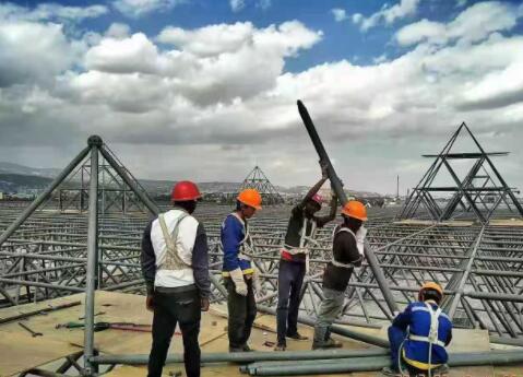 出口網(wǎng)架加工工程施工安裝.jpg 出口網(wǎng)架加工工程施工安裝.jpg