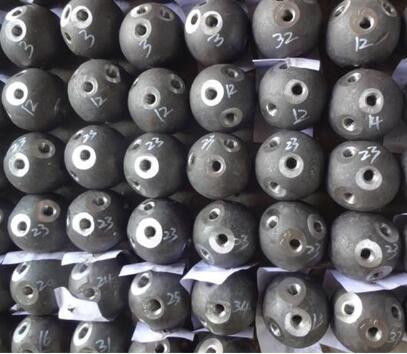 檢測待發(fā)網(wǎng)架配件螺栓球.jpg 檢測待發(fā)網(wǎng)架配件螺栓球.jpg