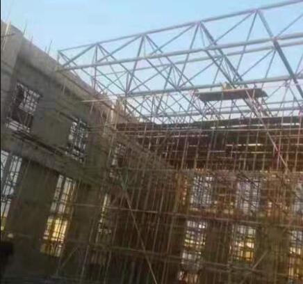 網(wǎng)架工程土法安裝施工.jpg 網(wǎng)架工程土法安裝施工.jpg