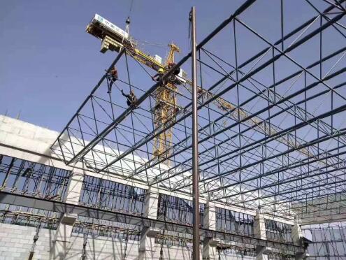 大跨度網架鋼結構屋面工程施工.jpg 大跨度網架鋼結構屋面工程施工.jpg